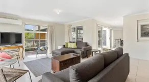 14 Colman Rd - Modern Holiday Home close to the River and Golf Course - Image 2