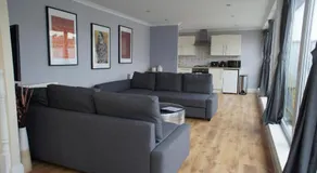 Redchurch House - Image 2