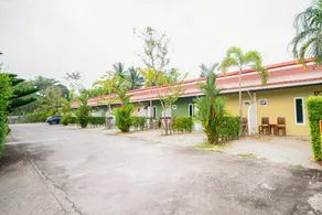 OYO 329 B. Banana Resort - Image 5