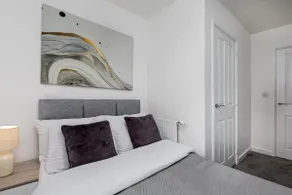 Large House, Great for Families, Free parking - Image 3