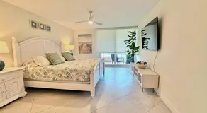 Crescent Beach Club 4D - Image 2