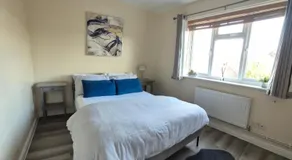 Cosy 2 Bedroom House Stevenage Old town Close to Train Station Free Parking Sleeps 4-6 - Image 2