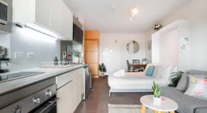 Beautiful Studio with City Views in Randwick - Image 3