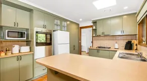 Close to Geelong 4 Bedroom home by Short & Long Stays - Image 2