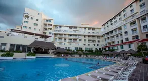 SereniaCancun / Beachfront Apartment / Hotel Zone. - Image 3