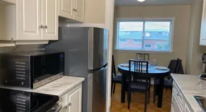 Bright 2 BR pet friendly, KING bed, WiFi,2 parking - Image 3