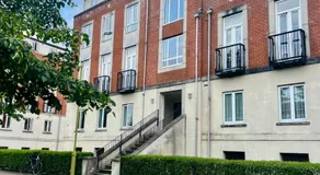 This weekend Two double rooms with parking in quiet well kept flat - Image 3