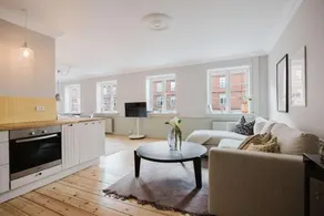 Upscale 3BR Apartment in City Center - Image 1
