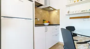 Charming Apartment with Sea Views - Image 5