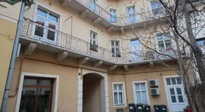 Tamás Apartman - Panorámás, tágas lakás a történelmi belvárosban kilátással a Virágórára - Image 5