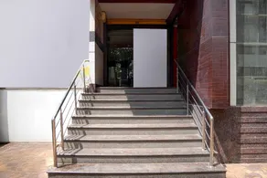 Townhouse Z Square Mall Formerly The Mall Road Inn - Image 3