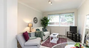 Windsor - Fabulous 1 Bed Ground Floor Apartment! - Image 2