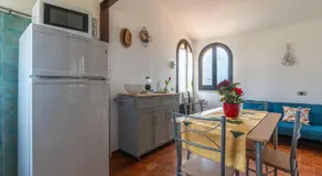 Villa with garden - Image 3