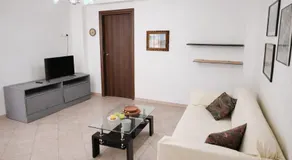 WHITE COAST APARTMENTS - Family Stays and Free Parking - Image 5
