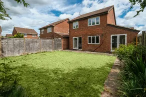 Sharp Close 4  Bedroom, 2 Bathroom in Aylesbury - Image 4