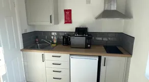 Comfortable Stay - LB Ave - Image 5