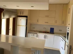 Havuz ve teras olanağı sunan mükemmel bir ev. - Image 2