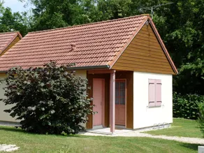 Semi-detached chalet with a terrace 100 m. from the beach - Image 2