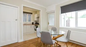 Cosy House in the heart of Beeston with FREE Parking and WiFi - Image 3