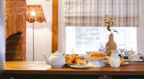 Cosy Cotswolds Cottage with Log Burner, Private Garden, Free Parking, WIFI, near Soho Farmhouse perfect for Families and Business Stays - Image 3