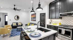 Luxurious Family-friendly Oasis with Laguna Views - Image 4