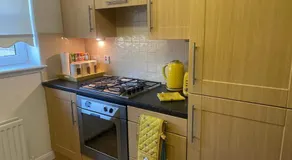 3 Bed Flat - Sleeps 6 - Parking - Wifi - Image 2