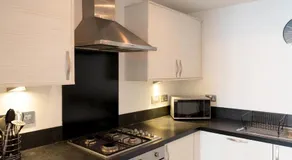 Lovely, comfortable 2-bed Braehead - free parking - Pass the Keys - Image 4