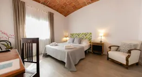Newly renovated room w Pool & BikeParking - Image 2