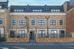 4 Bedroom and 3 Bathroom Family Home with Garden in Isleworth - Image 4