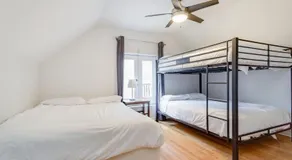 Lincoln Park Living - 3 Queen Beds - Sleeps 6 - Image 2