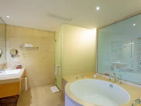 New Century Pujiang Hotel - Image 5