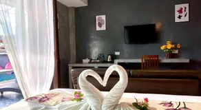 Lanta Just Come Hotel - Image 4