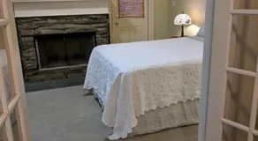 Niagara Mansion Carriage Suite - Image 2