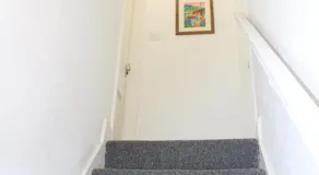 F2S SERVICED APARTMENTS 2Bedroom Terrace house with Free Wifi Netflix Suitable for Contractors walking distance to Train station - Image 2