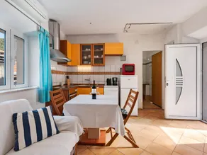Snug Apartment in Pučišća near the Beach - Image 5