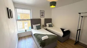 Stylish 3BR 18mins to Peak District,Free, Parking Wifi,Netflix ,Sky Sports - Image 5