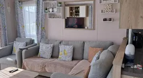 Beautiful 3-Bed Lodge in kent - Image 2