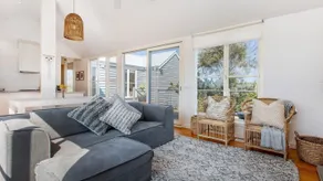 Dimmicks Retreat: 300m to beach + linen included - Image 3