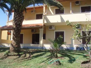 LASKARIS APARTMENTS - Image 1