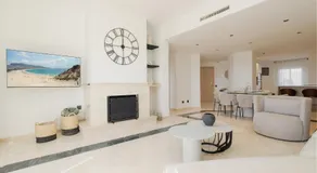 Apartment, with large private terrace and panoramic sea views, in Elviria Hills, Marbella - Image 5