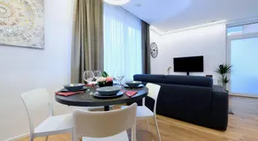 Lake Modern Suites - Free Parking - Image 2