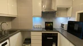 Contractor Accommodation in Crawley Free Parking WiFi Near Worksites Gatwick Manor Royal 2-Bed Sleeps 4 - Image 2