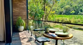 Chalé com banheira, piscina e cachoeira privativa - Image 4