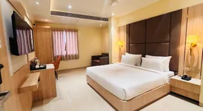 Hotel The Elite - Image 2