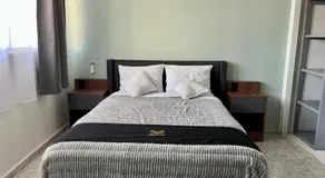 6 VENATOR House Boutique - Image 2