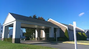 HomeTowne Studios by Red Roof Leesburg - Image 5