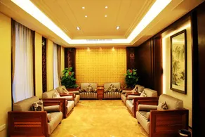 Royal Hotel - Image 4