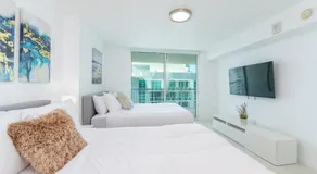 Bright and Cozy 2BR at Brickell, Free Parking - Image 2