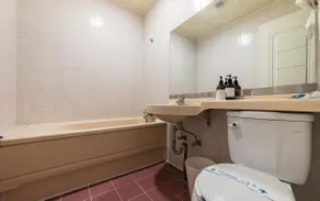 Delta Hotel - Image 1