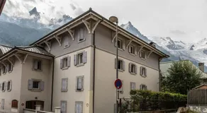 Villa Vallet- Newly renovated 2 bedroom nestled just off the main street - Image 4